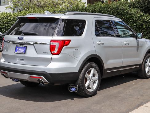 Used 2016 Ford Explorer XLT w/ Equipment Group 202A AWD/4WD image 6
