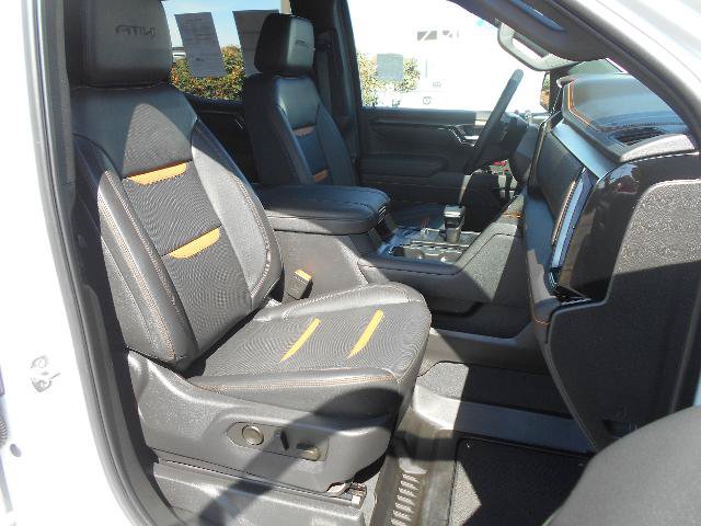 Used 2025 GMC Sierra 1500 AT4 w/ AT4 Premium Package AWD/4WD image 4