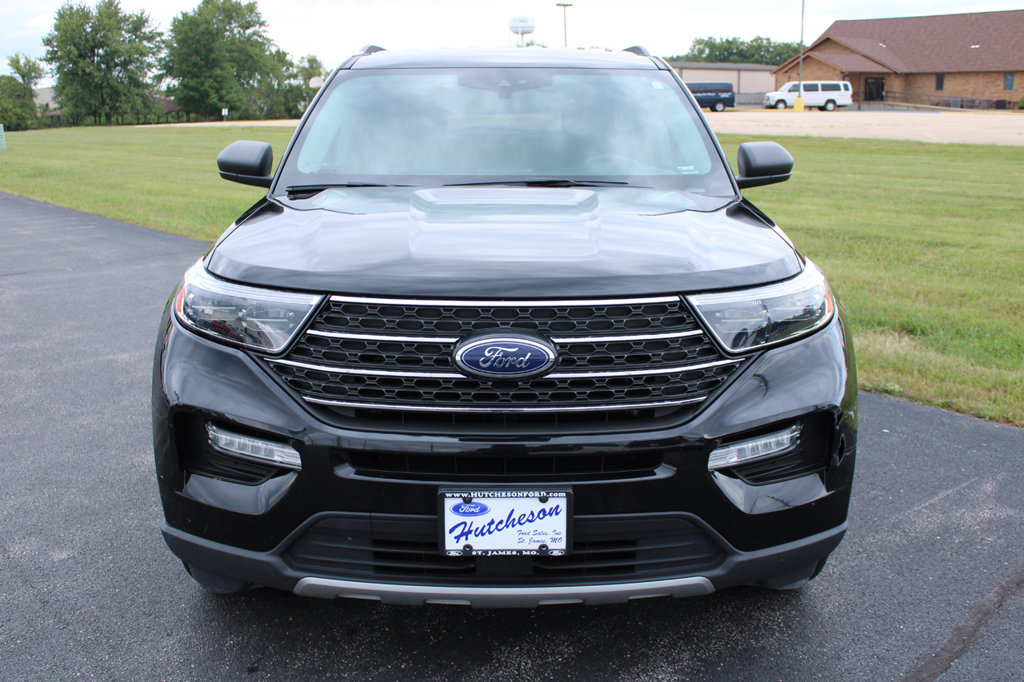 Used 2022 Ford Explorer XLT w/ Equipment Group 202A AWD/4WD image 2