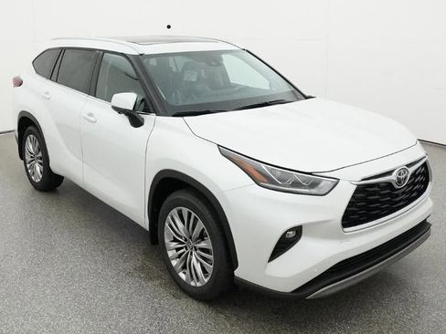 New 2026 Toyota Highlander Platinum AWD/4WD image 13