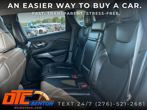 Used 2019 Jeep Cherokee Latitude Plus FWD image 13