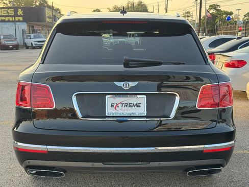 Used 2018 Bentley Bentayga AWD/4WD image 3