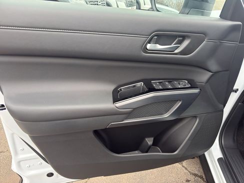 New 2026 Nissan Pathfinder SL image 13