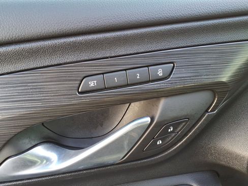 Used 2022 GMC Terrain SLT image 12