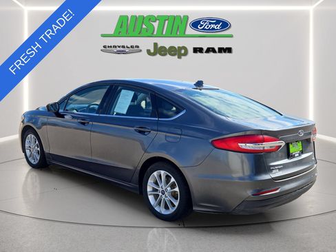 Used 2020 Ford Fusion SE FWD image 3
