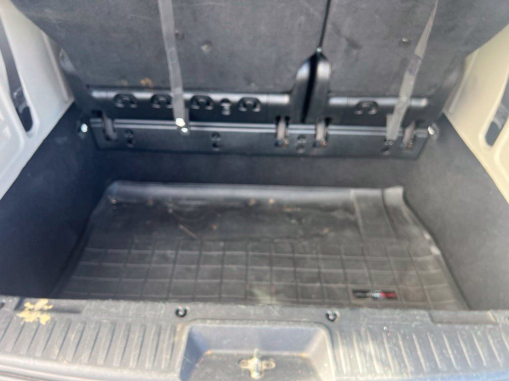 Used 2014 Chrysler Town & Country Touring FWD image 27