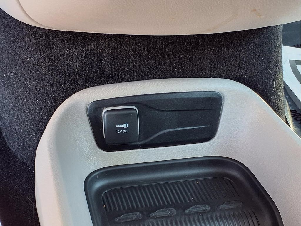 Used 2023 Chrysler Voyager LX FWD image 15