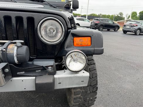 Used 2004 Jeep Wrangler Rubicon w/ Dual Top Group AWD/4WD image 11