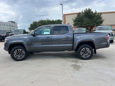 Used 2022 Toyota Tacoma TRD Sport w/ Technology Package AWD/4WD image 6