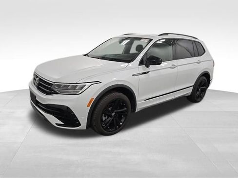 Used 2024 Volkswagen Tiguan SE R-Line AWD/4WD image 3