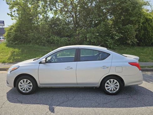 Used 2017 Nissan Versa SV FWD image 2
