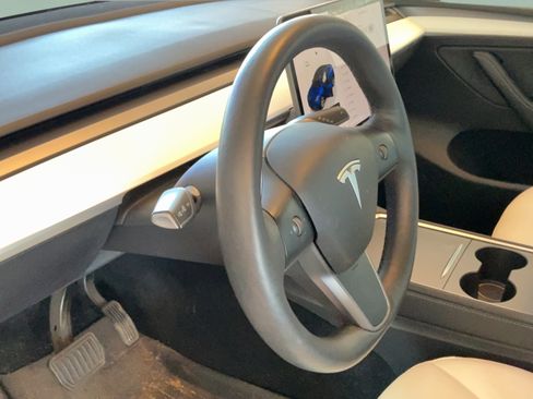 Used 2022 Tesla Model Y Long Range AWD/4WD image 14