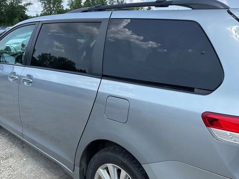 Used 2012 Toyota Sienna XLE w/ XLE Navigation Pkg AWD/4WD image 4