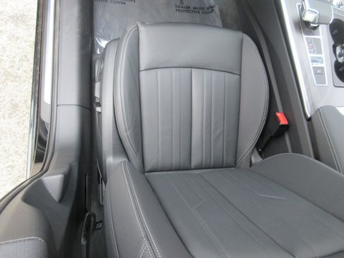 Used 2025 Audi A6 2.0T Premium w/ Convenience Plus Package image 13