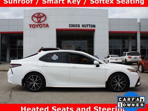 Used 2023 Toyota Camry SE image 1