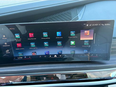 New 2026 BMW 750e xDrive image 29