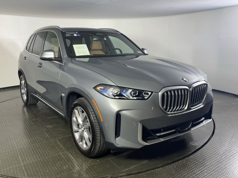 Certified 2026 BMW X5 xDrive40i AWD/4WD image 3