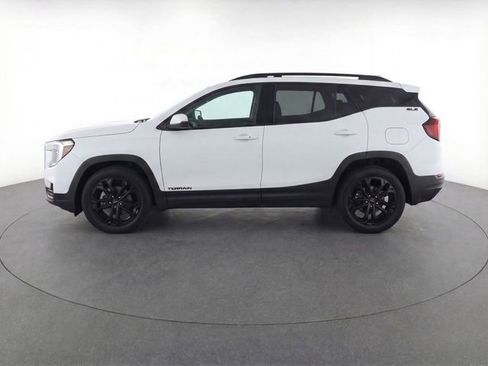 Used 2022 GMC Terrain SLE w/ Driver Convenience Package FWD image 4