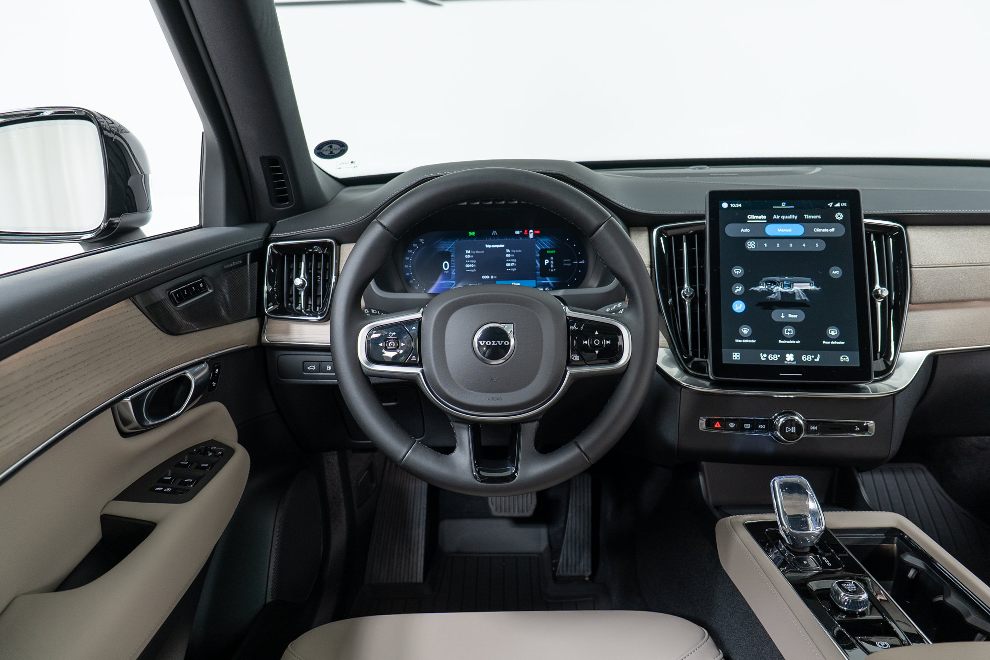 New 2026 Volvo XC90 T8 Plus w/ Protection Package Premier AWD/4WD image 17