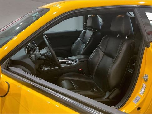 Used 2017 Dodge Challenger R/T Plus image 25