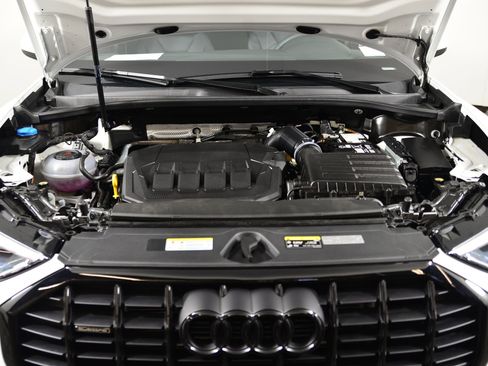 Certified 2025 Audi Q3 2.0T Premium w/ Convenience Package image 16