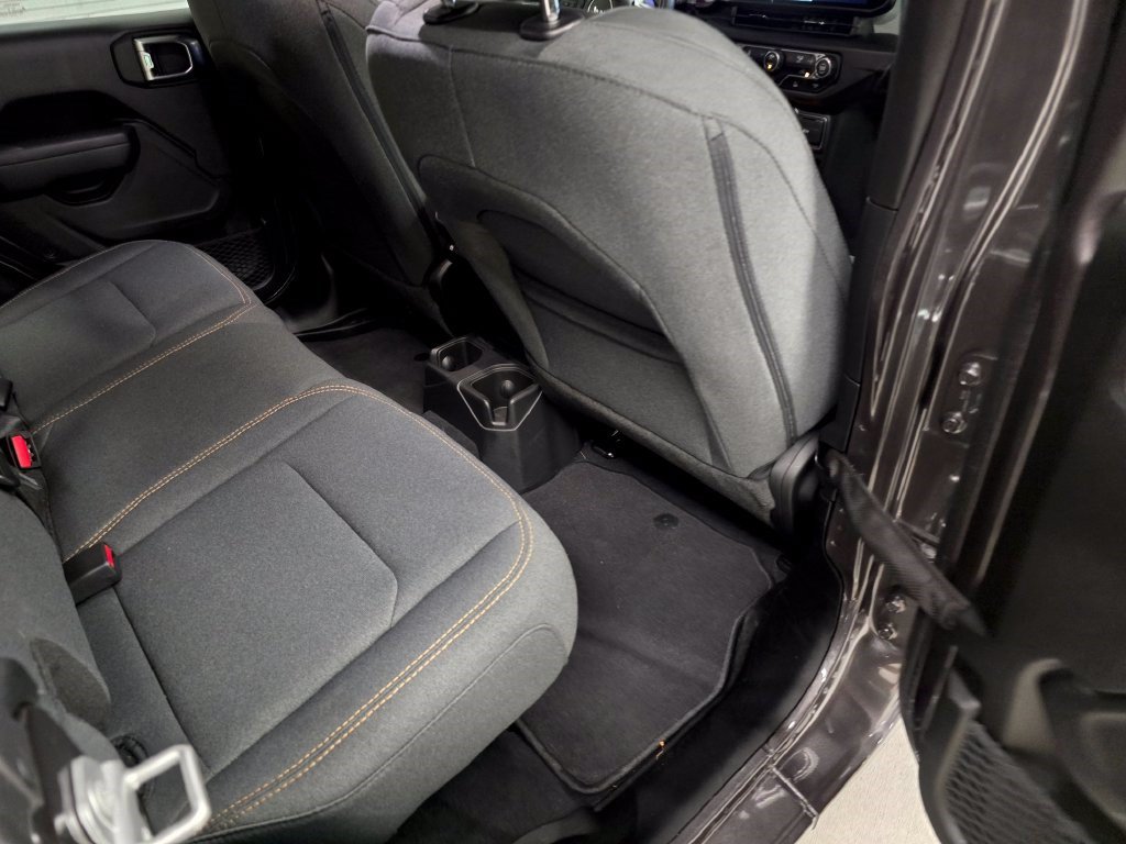 Used 2025 Jeep Wrangler Unlimited Sport AWD/4WD image 29