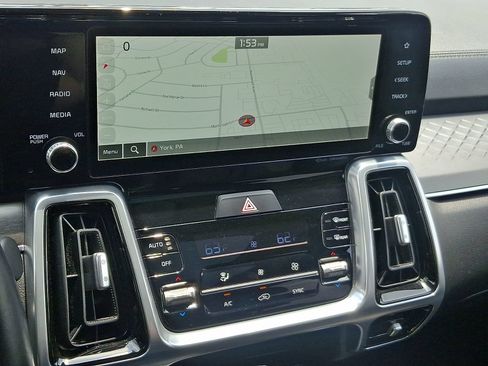 Used 2023 Kia Sorento SX AWD/4WD image 16