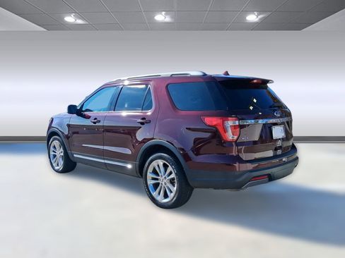 Used 2019 Ford Explorer XLT w/ Equipment Group 202A image 3