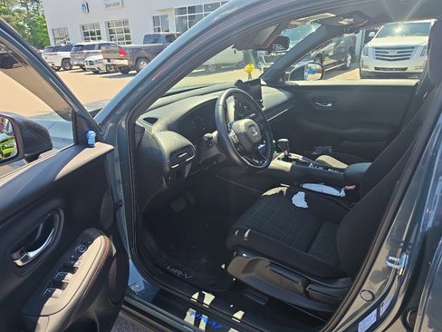 Used 2025 Honda HR-V Sport image 7