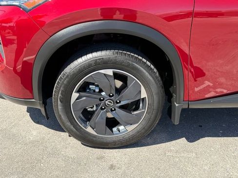 Certified 2024 Nissan Rogue SV FWD image 27