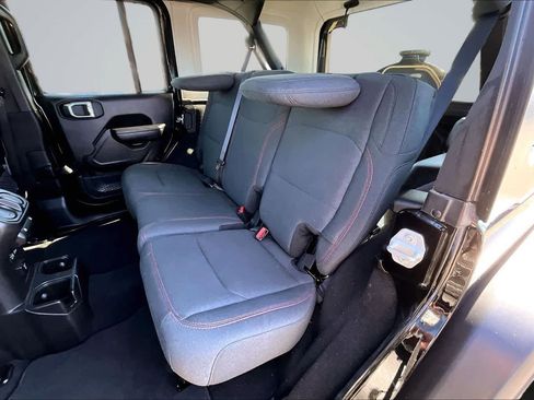 Used 2025 Jeep Wrangler Unlimited Rubicon w/ Convenience Group AWD/4WD image 13