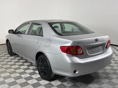 Used 2010 Toyota Corolla LE image 7