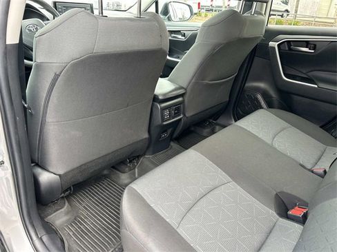 Used 2022 Toyota RAV4 XLE image 19