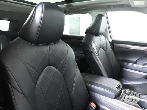Used 2022 Toyota Highlander Platinum AWD/4WD image 36
