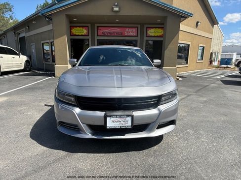 Used 2015 Dodge Charger SXT RWD image 2