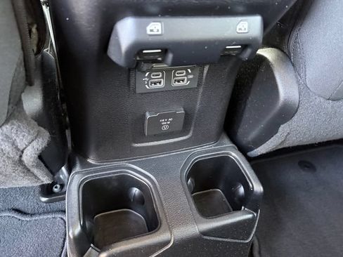 Used 2019 Jeep Wrangler Unlimited Sahara AWD/4WD image 8