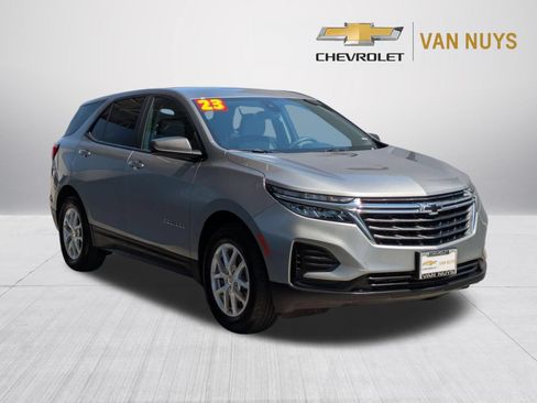 Used 2023 Chevrolet Equinox LS w/ LS Convenience Package FWD image 3