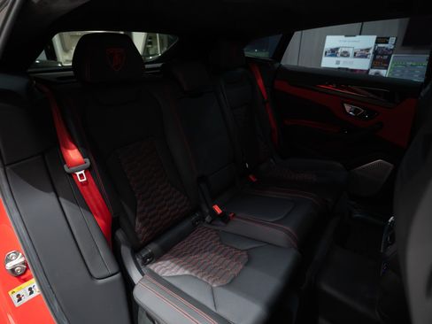 Used 2022 Lamborghini Urus AWD/4WD image 48