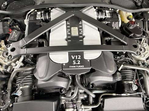 Used 2023 Aston Martin V12 Vantage Roadster RWD image 28