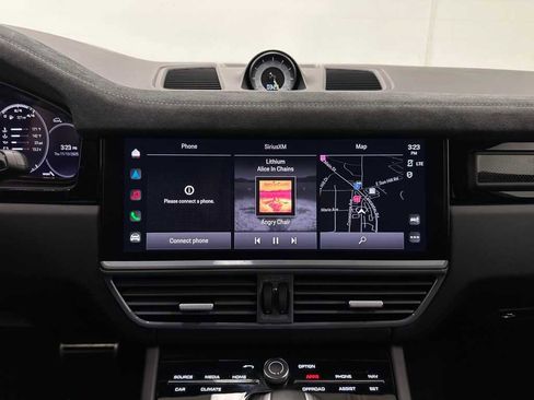 Used 2022 Porsche Cayenne Turbo GT image 32