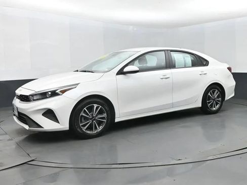 Used 2024 Kia Forte LXS FWD image 5
