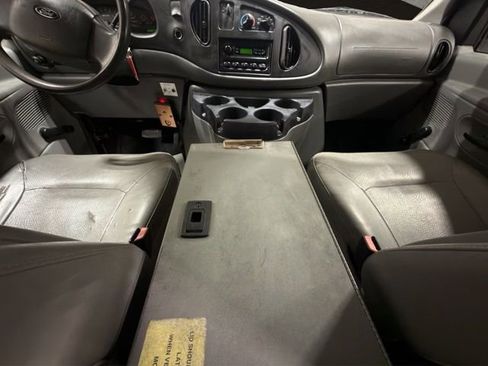 Used 2006 Ford E-250 and Econoline 250 RWD image 14