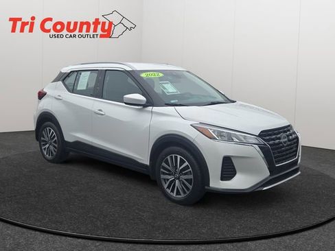 Used 2022 Nissan Kicks SV FWD image 1