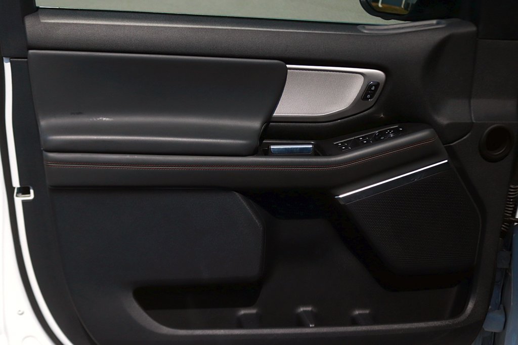 Used 2025 Ford Expedition Active RWD image 10