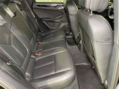 Used 2018 Porsche Macan image 70