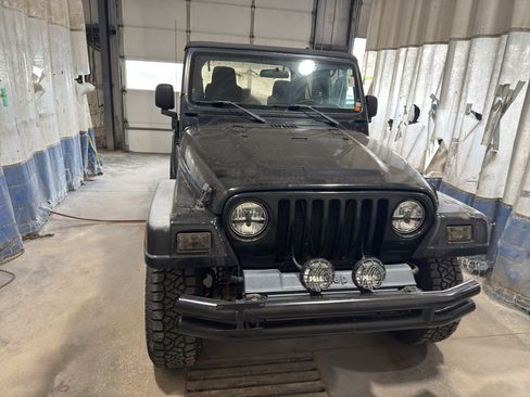 Used 2005 Jeep Wrangler X w/ Rocky Mountain Edition Group AWD/4WD image 2