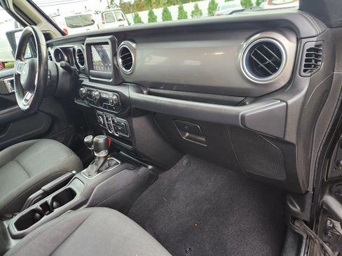 Used 2020 Jeep Wrangler Unlimited Sahara image 42