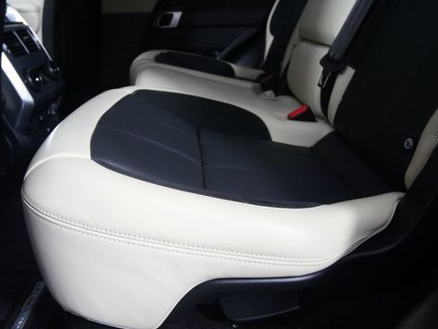 Used 2021 Land Rover Range Rover Sport HST image 15