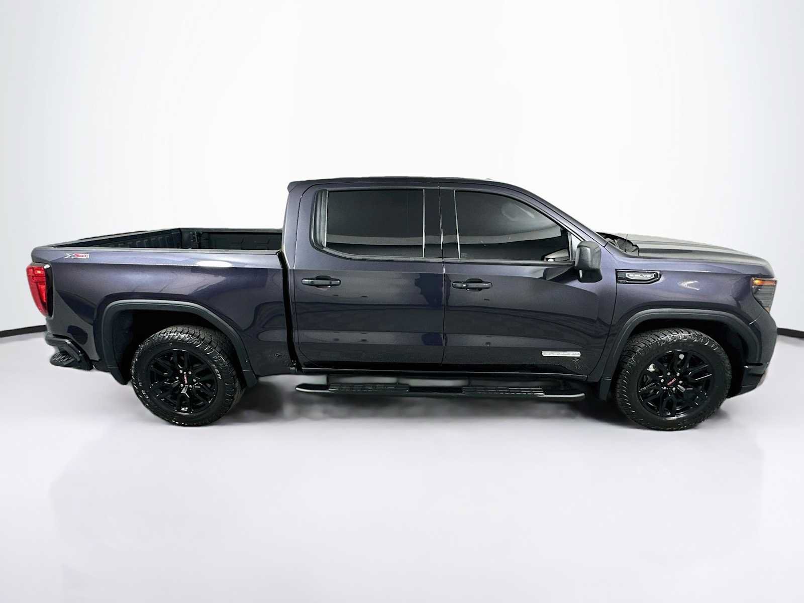 Used 2022 GMC Sierra 1500 Elevation w/ X31 Off-Road Package AWD/4WD image 8