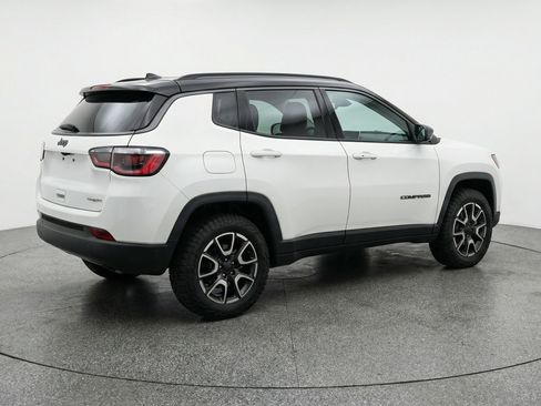 Used 2025 Jeep Compass Trailhawk image 9